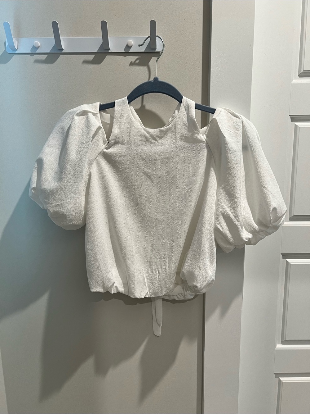 NWOT Women's White Cropped Puff-Sleeve Top